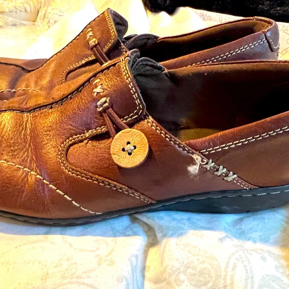 Clarks Uber comfortable slip on shoes. - Picture 7 of 7